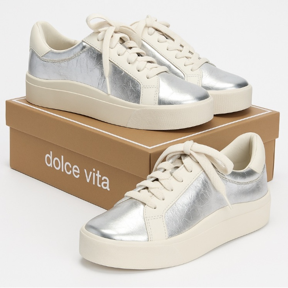 NIB Dolce Vita Zayn 360 Silver Distressed Leather Sneaker — Women’s US Size 9